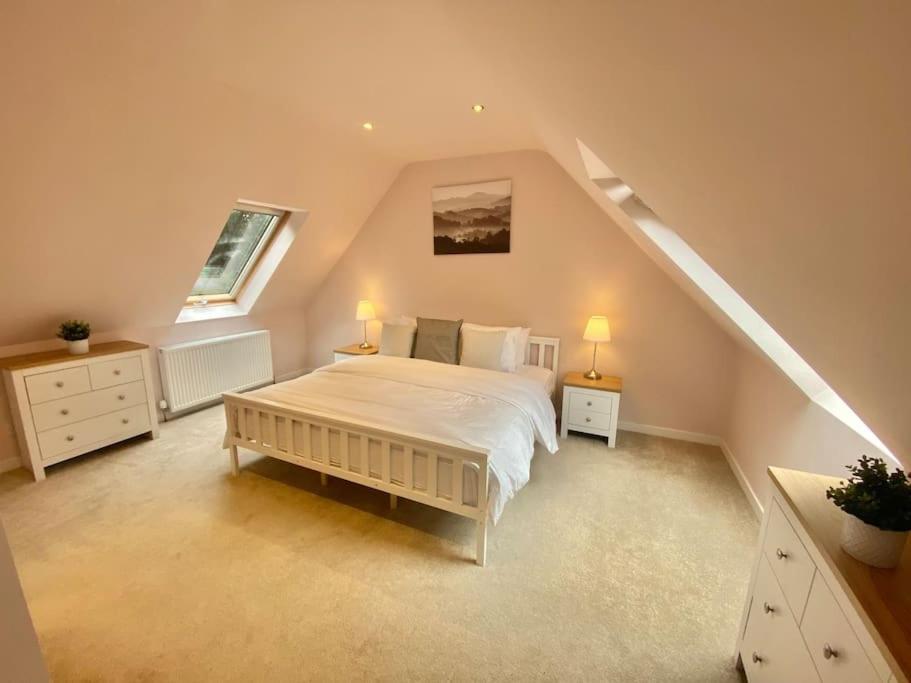 Charming 3/4 Bedroom Semi-Detached Cottage. Carberry Exterior photo